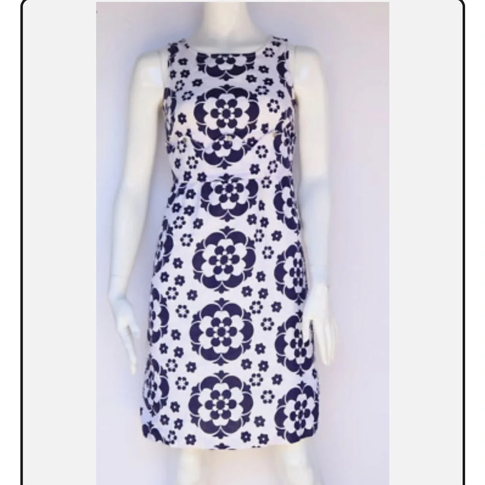 Tory Burch Linen Navy and White Floral Dress. Scalloped edges. Size 6